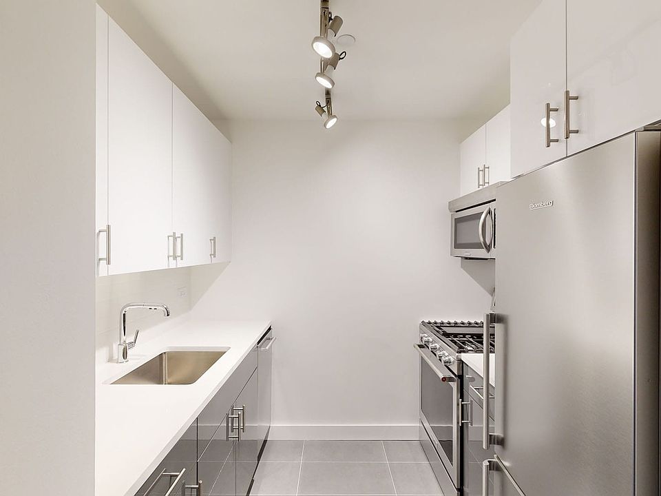1st image of 801 Amsterdam Ave APT 6I