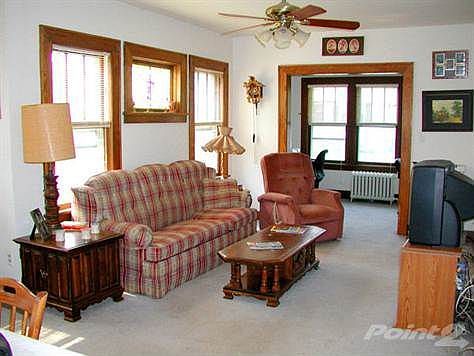 227E7thSt-LivingRoom-1stFloor-web