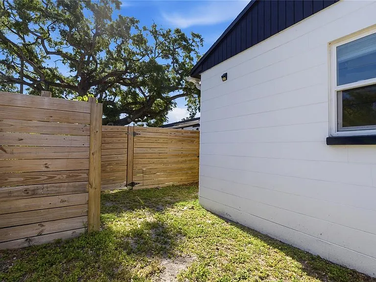 7005 N Duncan Ave #A — Photo 23