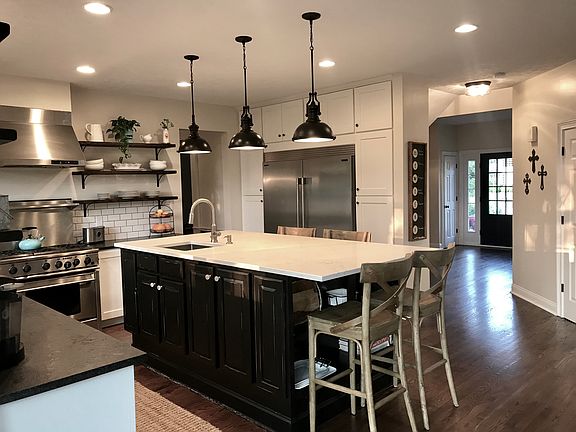 3rd image of 634 Parkside Dr