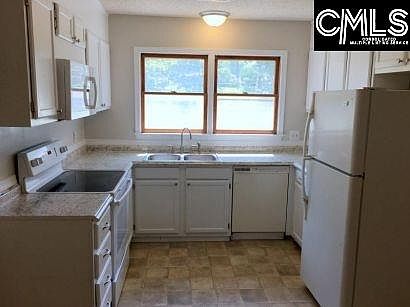 3rd image of 312 N Chateau Dr