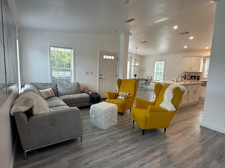 725 N Willow St — Photo 11