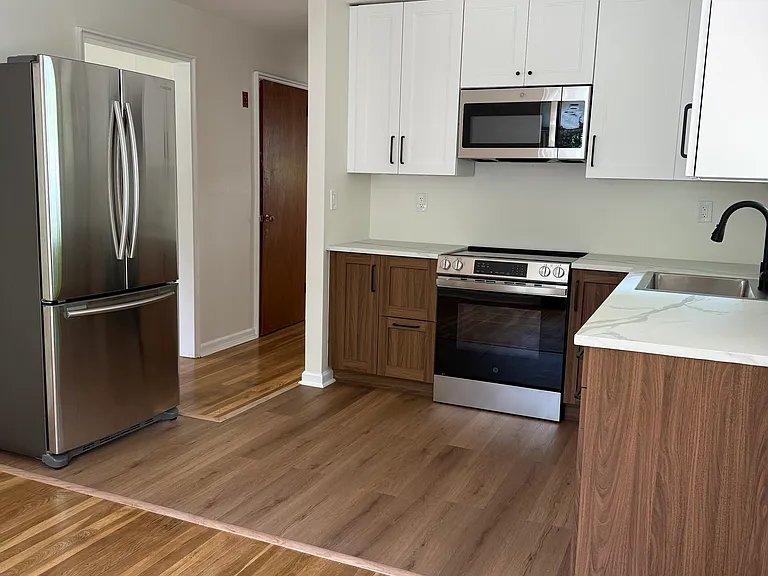 479 S Pleasant Ave — Photo 3