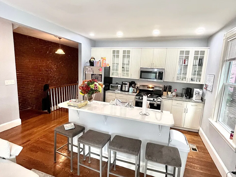 43 Hillside St #1