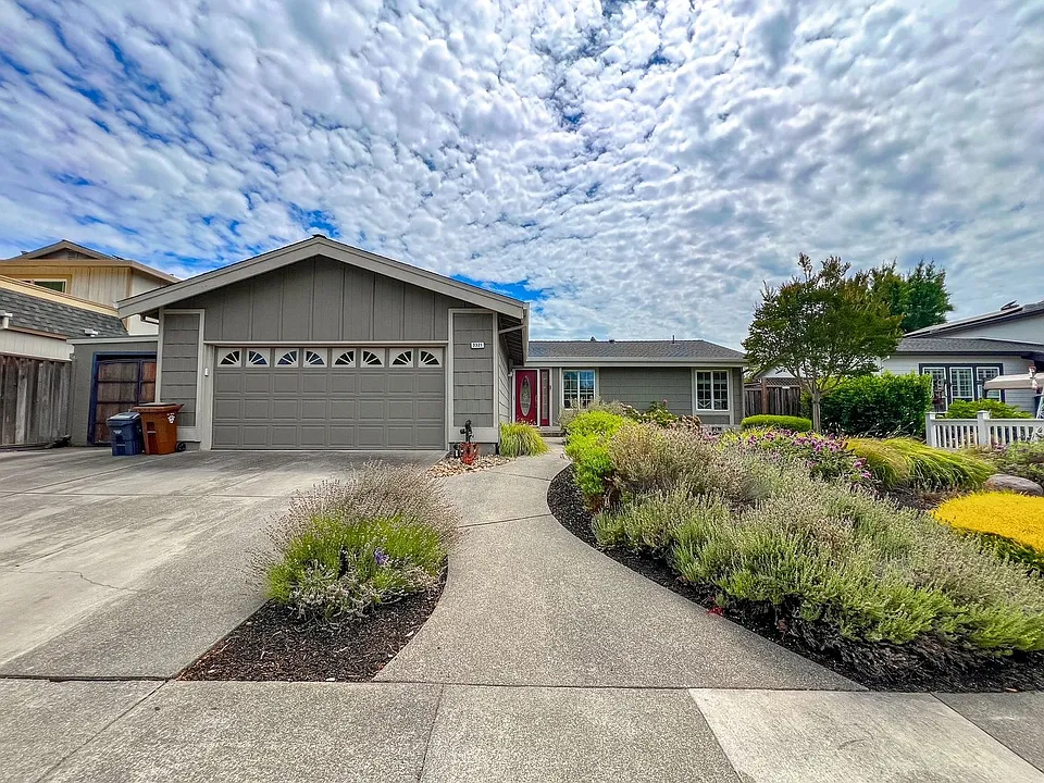 3321 Anita Ct