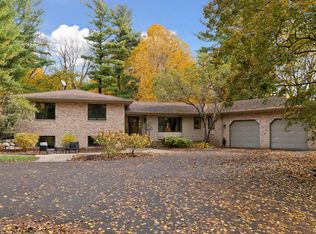 4015 E Valley Rd, Deephaven, MN 55391