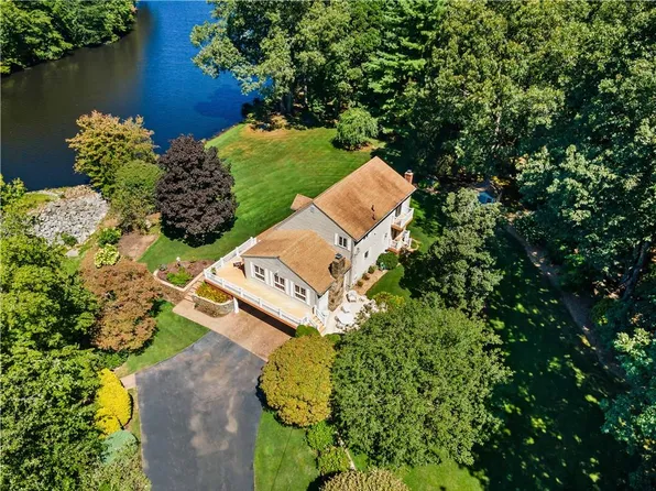 14 Dawn Ln, Coventry, RI 02816