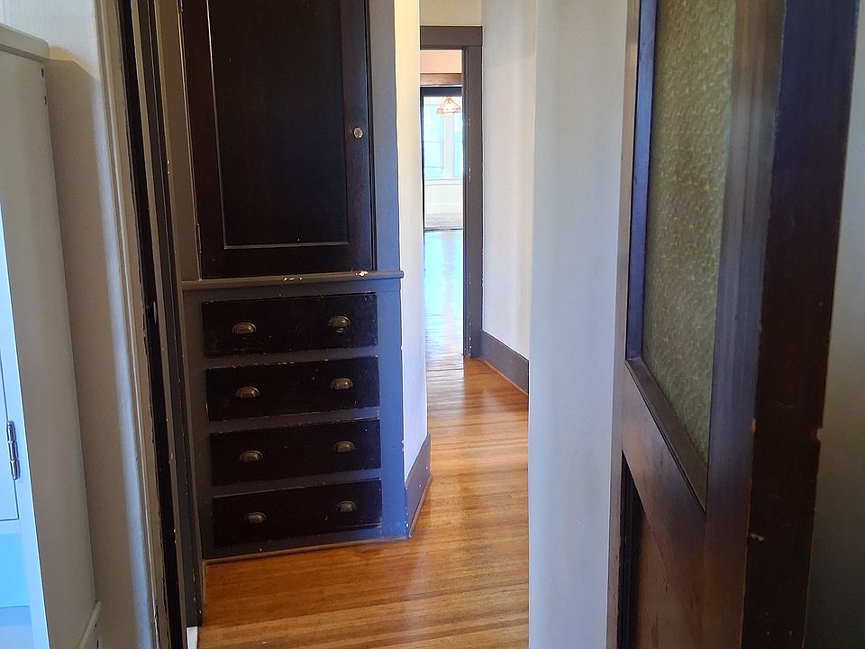 2nd bedroom looking down hallway
