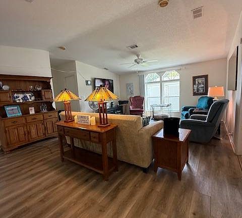 3rd image of 658 Waterfront Dr