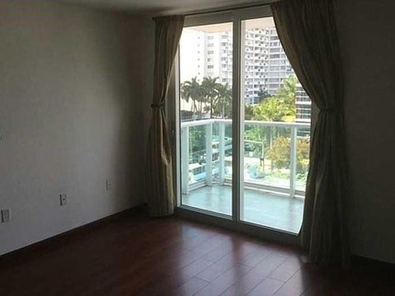 3rd image of 1037 West Ave