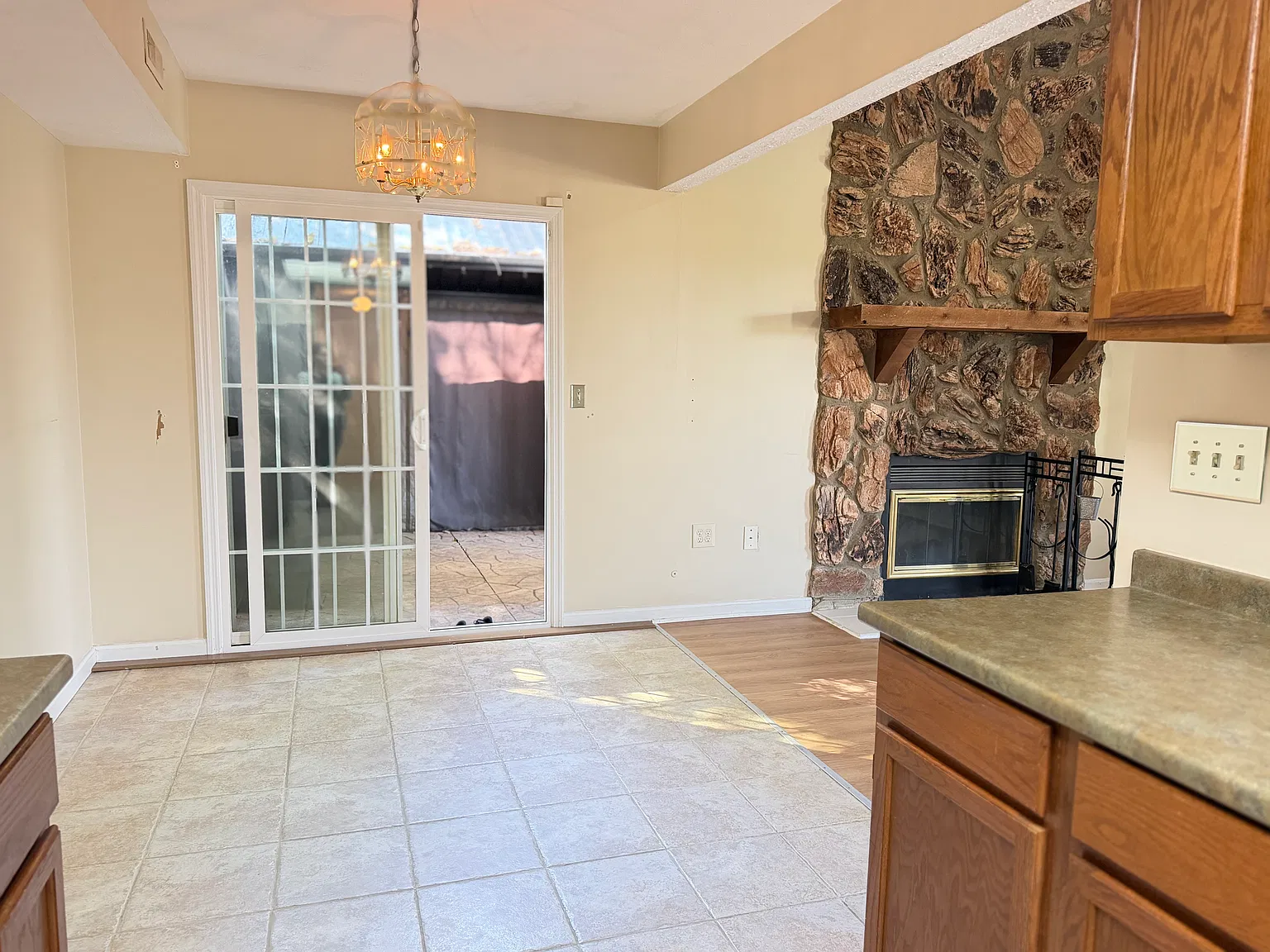 2 bed, 1030 sqft, $1,570 — Photo 3