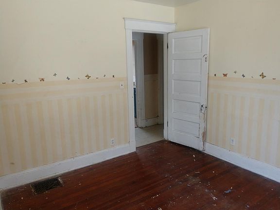 5th image of 612 Trenton Ave