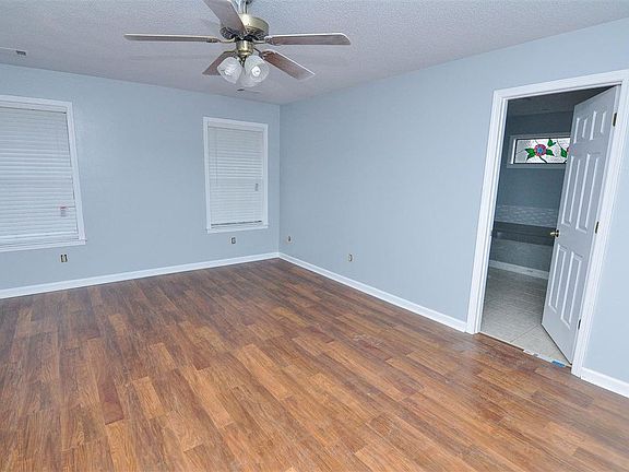5th image of 8011 Sara Jane Ln