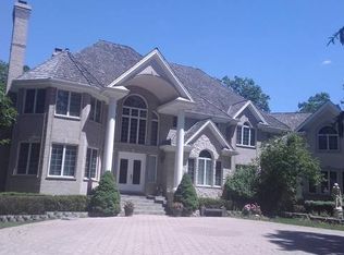 595 N Plum Tree Rd, Barrington, IL 60010