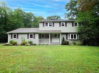 11 Chiswick Ln, Barkhamsted, CT 06063