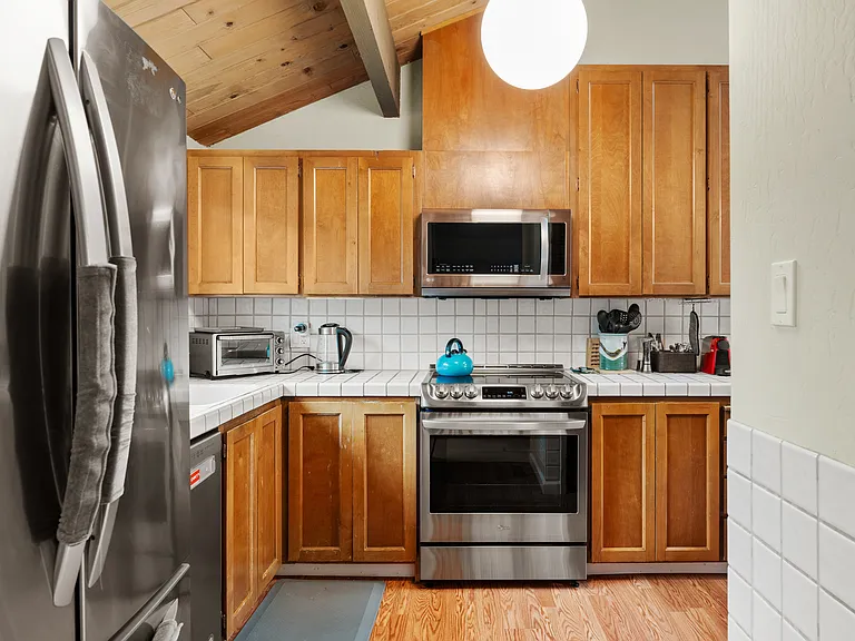 21187 E Cliff Dr — Photo 17
