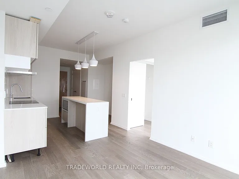 5 Soudan Ave #2510 — Photo 4
