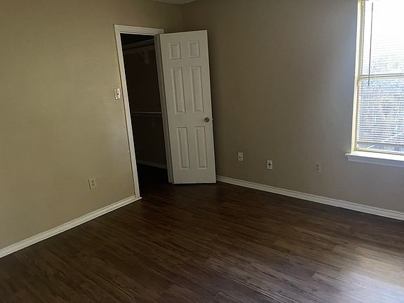3rd image of 3419 Republic Dr