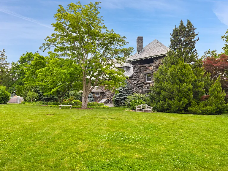 432 Field Point Rd — Photo 10