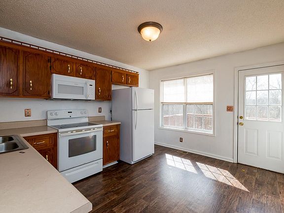 5th image of 250 Audrea Ln