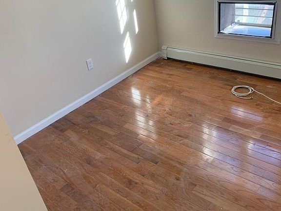 5th image of 1359 Beach Ave #1