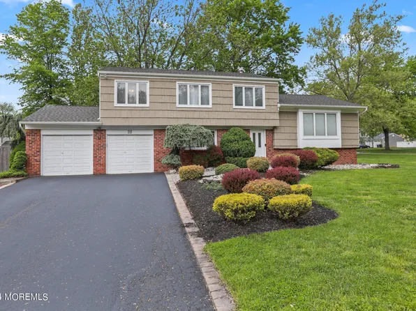 18 Nottingham Road, Manalapan, NJ 07726
