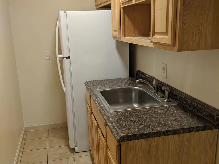 375 Berkshire Ave — Photo 2