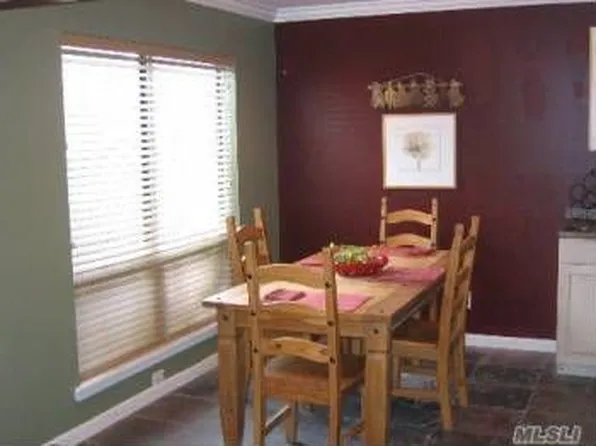 43 Vista Dr, Manorville, NY 11949