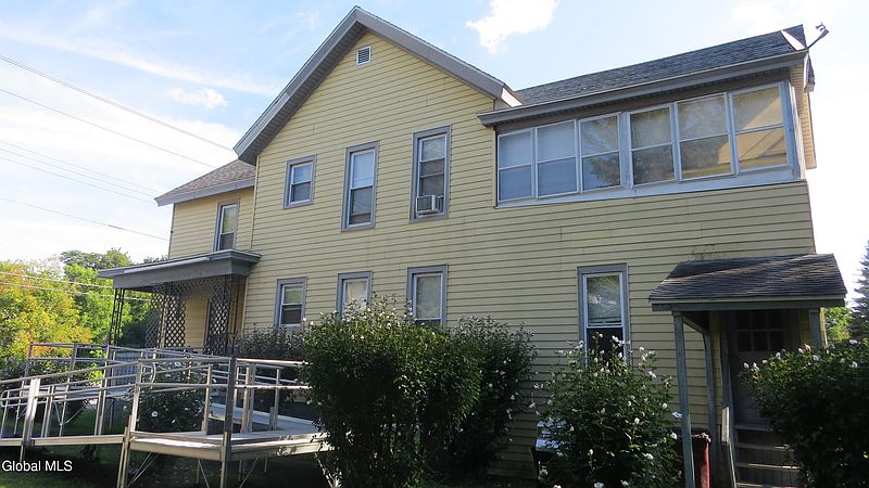 4th image of 253 S Main Street