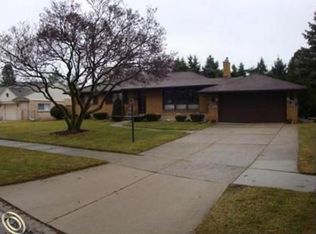 25557 Loch Lomond Dr, Dearborn Heights, MI 48125