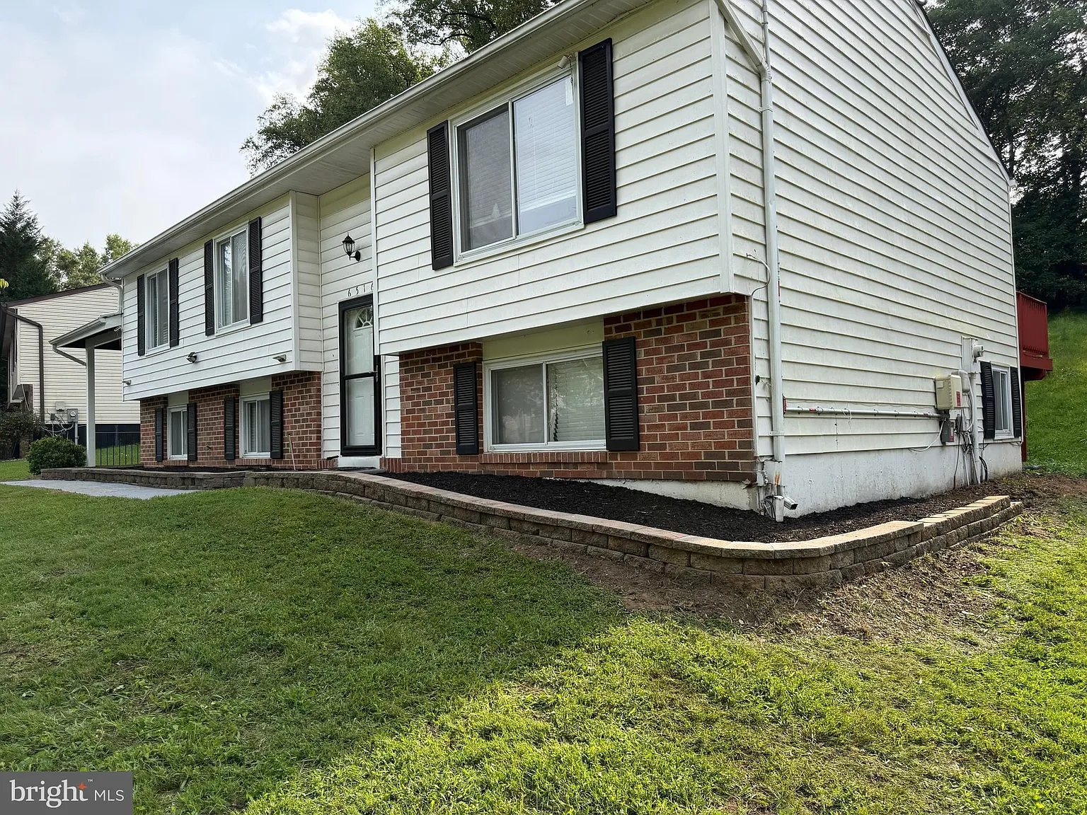 5 bed, 1138 sqft, $3,425 — Photo 3