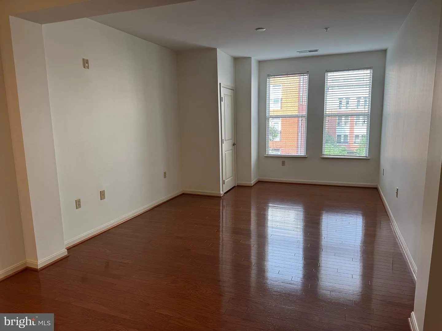 1 bed, 1.0 bath, 747 sqft, $2,100 — Photo 3