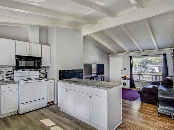 5th image of 5626 San Vincente Way
