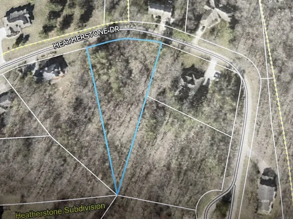 10 Heatherstone Dr, Athens, OH 45701