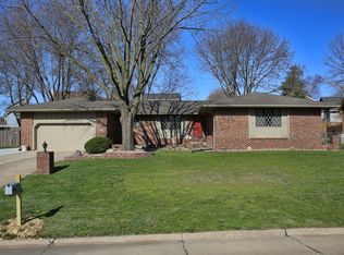 4108 Mary Lynn Dr, Urbandale, IA 50322