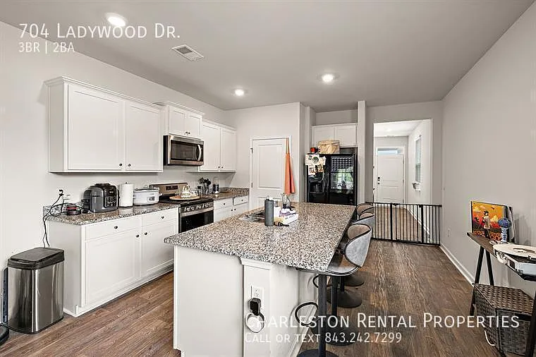704 Ladywood Dr — Photo 2