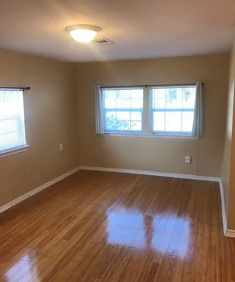 1604 Wilson St — Photo 3