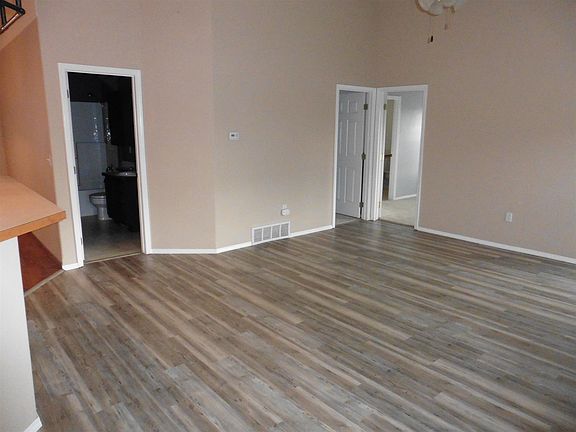 5th image of 5023 W Pacific Park Dr