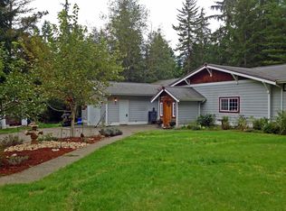 77 Meadowood Dr W, Seabeck, WA 98380