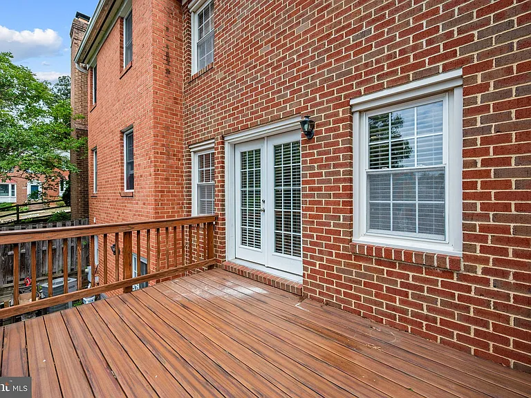 2035 S Glebe Rd — Photo 47