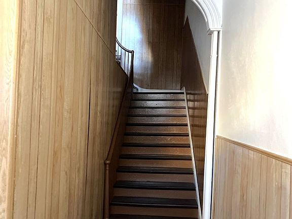 2nd image of 3-29 S Carlisle St #3-1