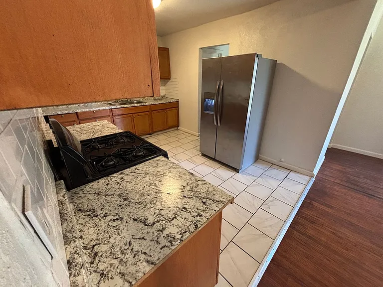 245 E Young Pl — Photo 26