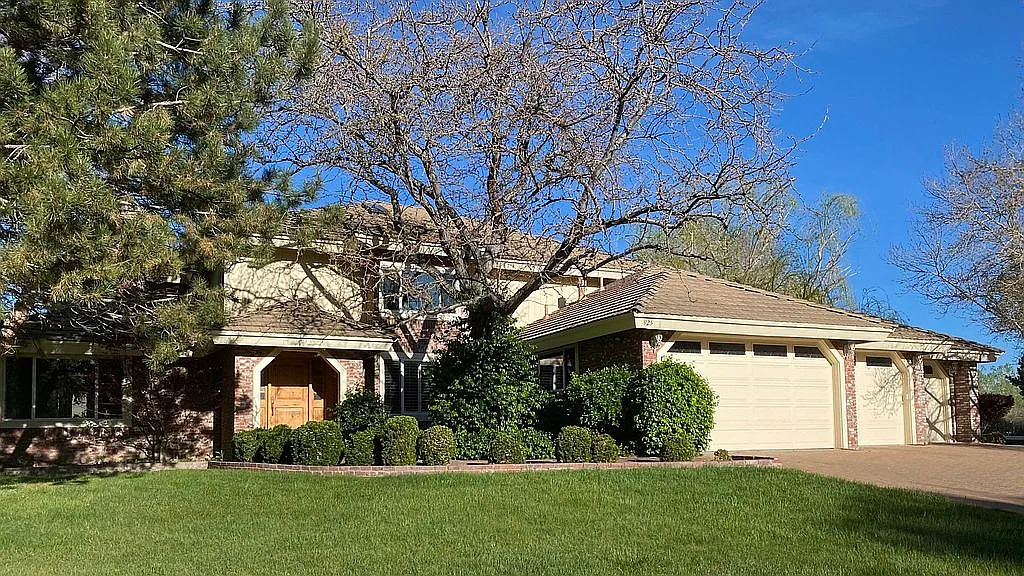 925 Maple Creek Ct photo 1