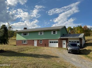 387 Asbury Ln, Altoona, PA 16601