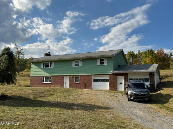 387 Asbury Ln, Altoona, PA 16601