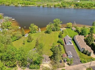 1566 E Friess Lake Dr, Hubertus, WI 53033
