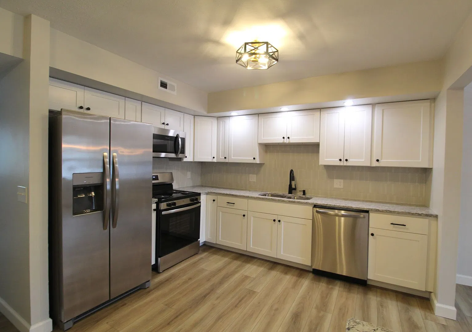 Completely Remodeled 3-Bedroom Townhome near Downtown & JMU! Coming Soon! — Photo 4