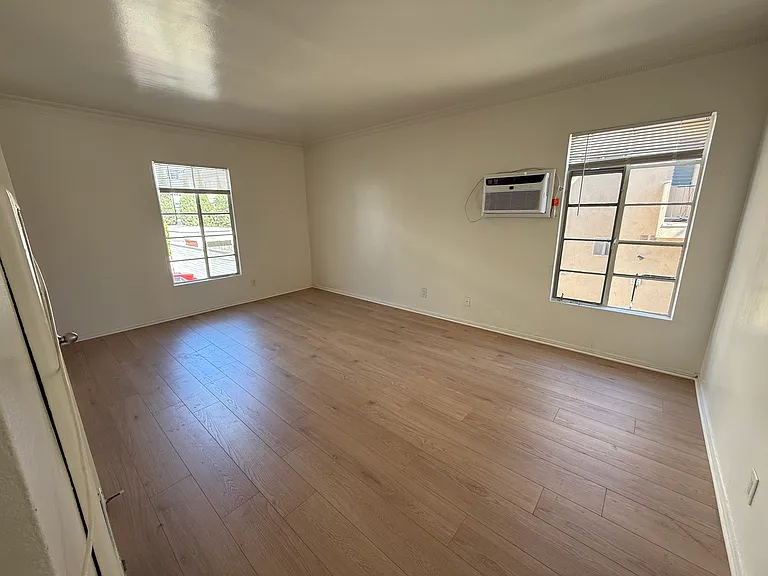 756 S Ridgeley Dr — Photo 10