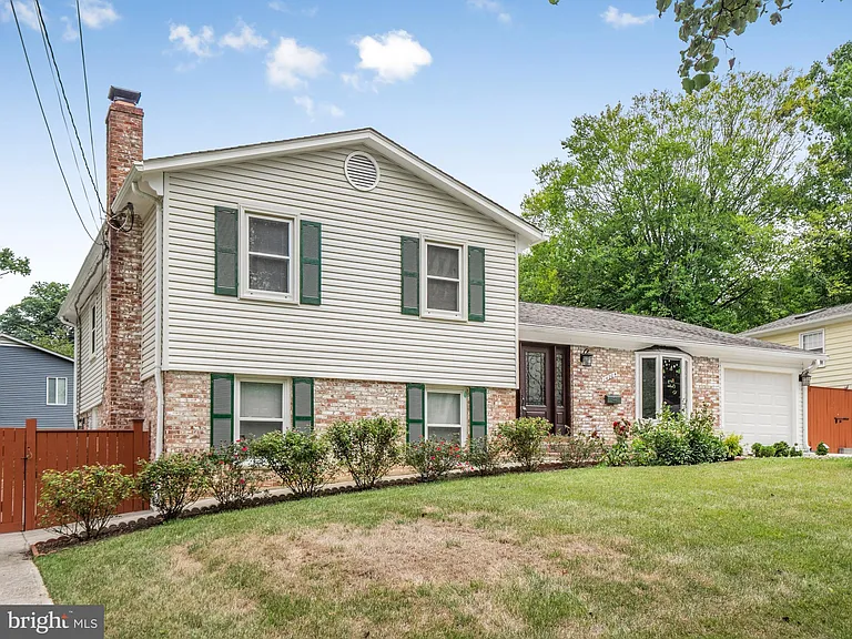 14204 Woodcrest Dr — Photo 3