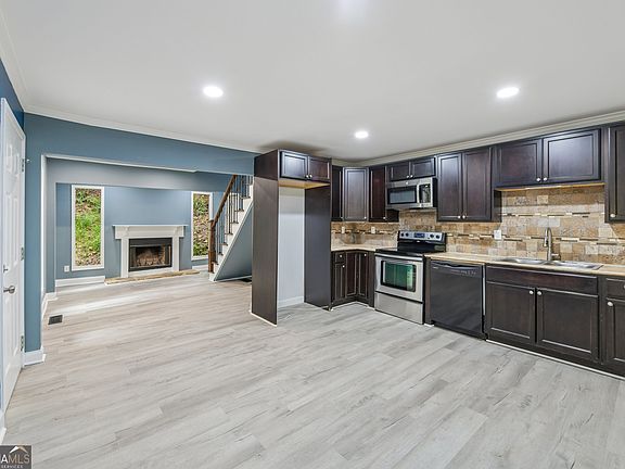 2nd image of 1370 Eaglecreek Trl